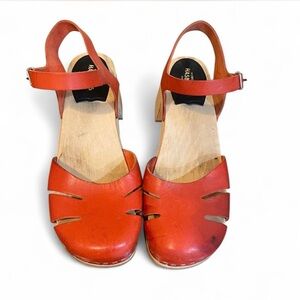Adorable Red Swedish Hasbeens Clogs~40/9.5